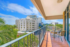 Sweeping Harbourfront Views atop Tropical Resort